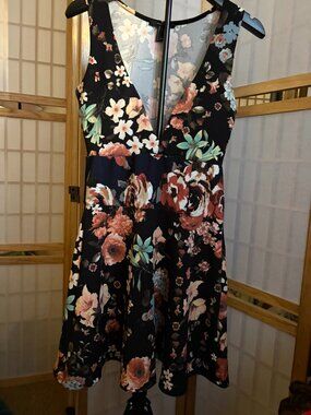 Forever 21 Deep V Floral Dress Sz M